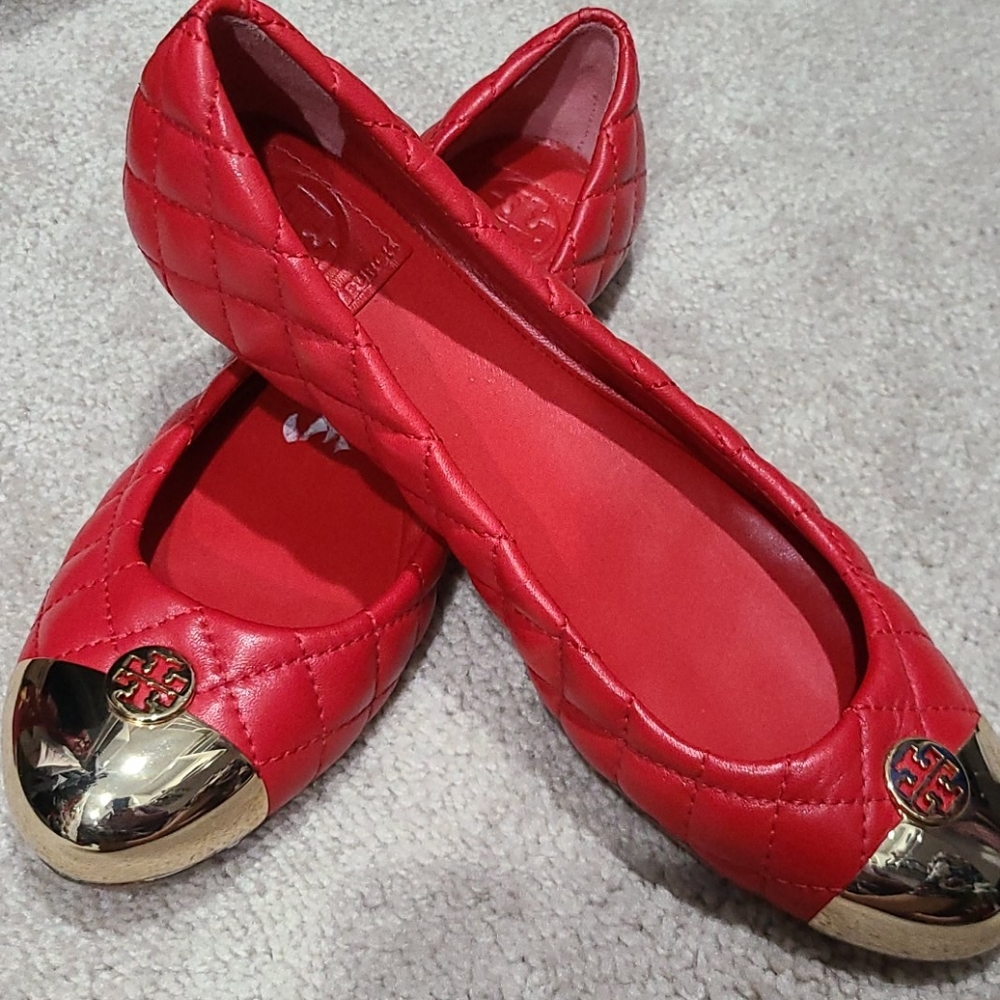 NEW: Tory Burch quilted leather Gold cap flats